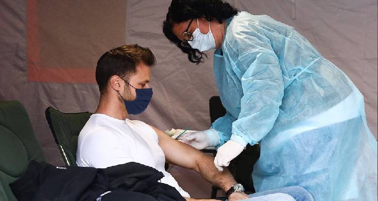 «Ελευθερία»: Πρεμιέρα για το μονοδοσικό εμβόλιο της Johnson&amp;Johnson