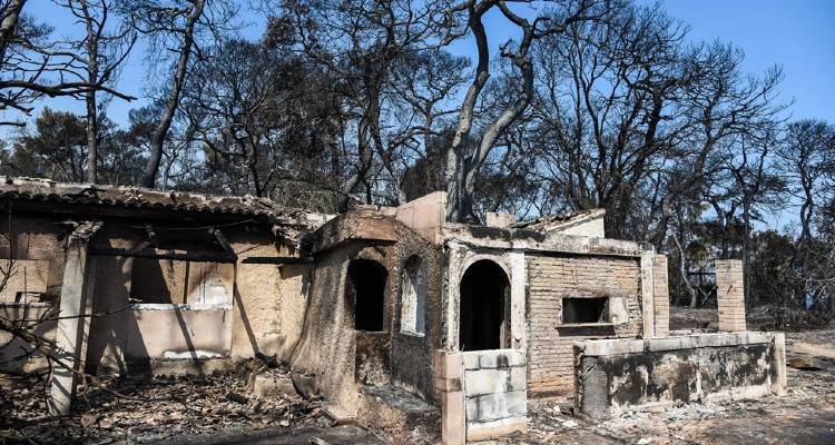 Φωτιά στην Αχαΐα: Εικόνα καταστροφής | Ανυπολόγιστες ζημιές σε σπίτια και καλλιέργειες