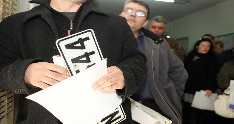 Μαζικές καταθέσεις πινακίδων και στη Λήμνο