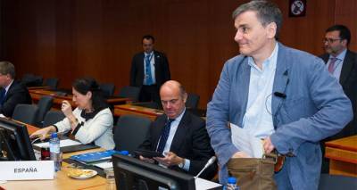 &Alpha;&pi;ό &sigma;&alpha;&rho;ά&nu;&tau;&alpha; &kappa;ύ&mu;&alpha;&tau;&alpha; &eta; &sigma;&upsilon;&mu;&phi;&omega;&nu;ί&alpha;: &Lambda;ύ&sigma;&eta; &gamma;&iota;&alpha; &tau;&omicron; &chi;&rho;έ&omicron;&sigmaf; ή &epsilon;&mu;&pi;&lambda;&omicron;&kappa;ή;