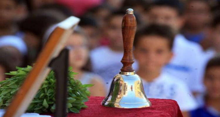 &Omicron;&iota; ώ&rho;&epsilon;&sigmaf; &alpha;&gamma;&iota;&alpha;&sigma;&mu;&omicron;ύ &sigma;&tau;&alpha; &Nu;&eta;&pi;&iota;&alpha;&gamma;&omega;&gamma;&epsilon;ί&alpha; &kappa;&alpha;&iota; &tau;&alpha; &Delta;&eta;&mu;&omicron;&tau;&iota;&kappa;ά &tau;&eta;&sigmaf; &Lambda;ή&mu;&nu;&omicron;&upsilon;