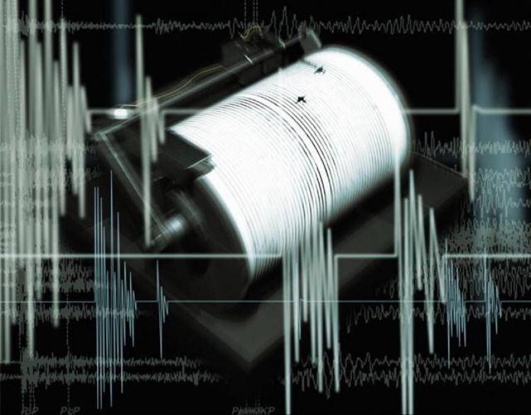 &Alpha;&sigma;&theta;&epsilon;&nu;ή&sigmaf; &sigma;&epsilon;&iota;&sigma;&mu;&iota;&kappa;ή &delta;ό&nu;&eta;&sigma;&eta; &pi;&rho;&iota;&nu; &alpha;&pi;ό &lambda;ί&gamma;&omicron; &sigma;&tau;&eta; &Lambda;ή&mu;&nu;&omicron;