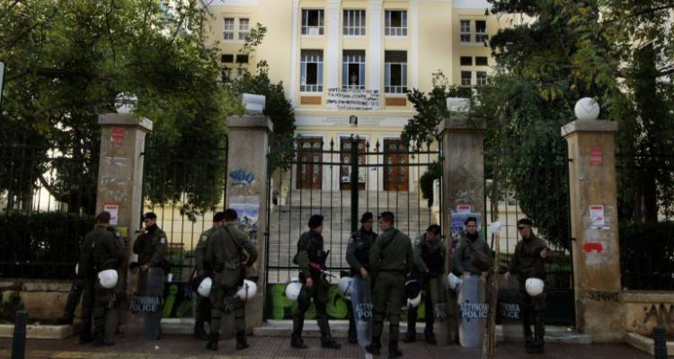 Εφοδος της αστυνομίας στην ΑΣΟΕΕ | Μεγάλη επιχείρηση