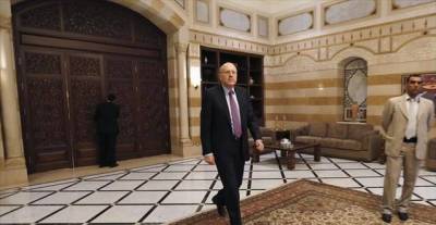 &Lambda;ί&beta;&alpha;&nu;&omicron;&sigmaf;: &Pi;&alpha;&rho;&alpha;&iota;&tau;ή&theta;&eta;&kappa;&epsilon; &eta; &kappa;&upsilon;&beta;έ&rho;&nu;&eta;&sigma;&eta; &Mu;&iota;&kappa;ά&tau;&iota;