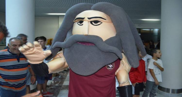 Λύχνα: Παιχνιδοκαμώματα παρέα με τον «Ήφαιστο»