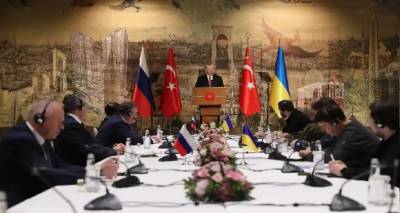 &Epsilon;&iota;&rho;&eta;&nu;&epsilon;&upsilon;&tau;&iota;&kappa;έ&sigmaf; &sigma;&upsilon;&nu;&omicron;&mu;&iota;&lambda;ί&epsilon;&sigmaf; &gamma;&iota;&alpha; &tau;&eta;&nu; &Omicron;&upsilon;&kappa;&rho;&alpha;&nu;ί&alpha;: &Eta; &Delta;ύ&sigma;&eta; &zeta;&eta;&tau;ά &alpha;&pi;ό &tau;&eta; &Rho;&omega;&sigma;ί&alpha; έ&mu;&pi;&rho;&alpha;&kappa;&tau;&epsilon;&sigmaf; &alpha;&pi;&omicron;&delta;&epsilon;ί&xi;&epsilon;&iota;&sigmaf; &alpha;&nu;&alpha;&phi;&omicron;&rho;&iota;&kappa;ά &mu;&epsilon; &tau;&iota;&sigmaf; &pi;&rho;&omicron;&theta;έ&sigma;&epsilon;&iota;&sigmaf; &tau;&eta;&sigmaf;