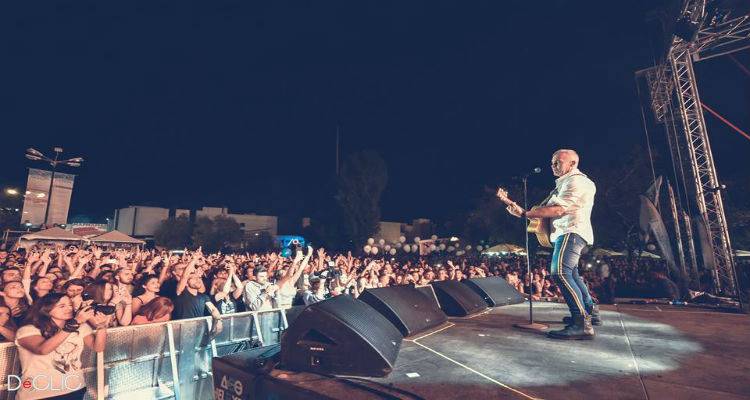 Ο Στέλιος Ρόκκος τραγούδησε στη σκηνή της 81ης ΔΕΘ (video)