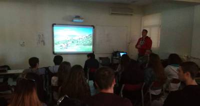 &Tau;&eta;&nu; &tau;έ&chi;&nu;&eta; &tau;&eta;&sigmaf; &phi;&omega;&tau;&omicron;&gamma;&rho;&alpha;&phi;ί&alpha;&sigmaf; &gamma;&nu;ώ&rho;&iota;&sigma;&alpha;&nu; &omicron;&iota; &mu;&alpha;&theta;&eta;&tau;έ&sigmaf; &sigma;&tau;&omicron; &Gamma;&Epsilon;&Lambda; &Mu;&omicron;ύ&delta;&rho;&omicron;&upsilon; (photos)