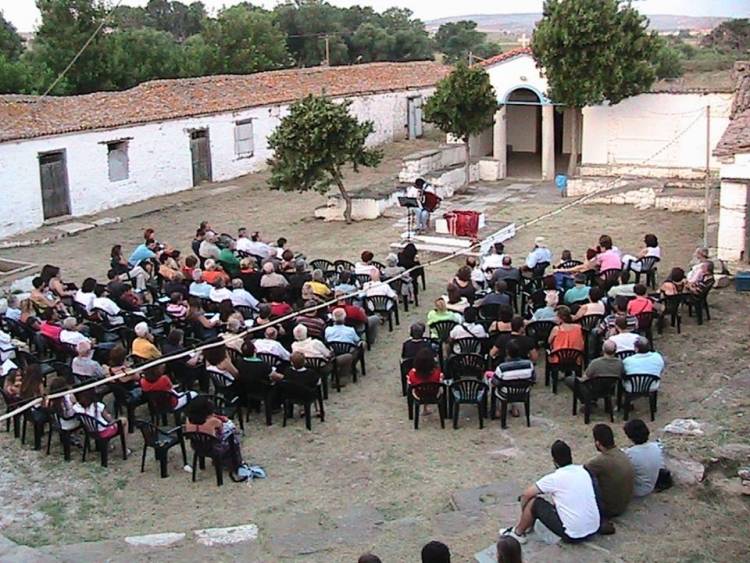 &laquo;&Tau;&iota; &kappa;&alpha;&lambda;ά &tau;&alpha; &lambda;έ&epsilon;&iota; &tau; &alpha;&eta;&delta;ό&nu;&iota;&raquo; &tau;&eta;&nu; &Pi;&alpha;&rho;&alpha;&sigma;&kappa;&epsilon;&upsilon;ή &sigma;&tau;&omicron; &Mu;&epsilon;&tau;ό&chi;&iota; &tau;&eta;&sigmaf; &Mu;&eta;&tau;&rho;ό&pi;&omicron;&lambda;&eta;&sigmaf;