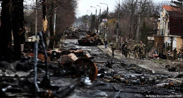 &Sigma;&phi;&alpha;&gamma;ή &sigma;&tau;&eta; &Mu;&pi;&omicron;ύ&tau;&sigma;&alpha;: &Epsilon;&rho;&omega;&tau;ή&mu;&alpha;&tau;&alpha; &epsilon;&gamma;&epsilon;ί&rho;&omicron;&nu;&tau;&alpha;&iota; &sigma;&chi;&epsilon;&tau;&iota;&kappa;ά &mu;&epsilon; &tau;&iota;&sigmaf; &rho;&omega;&sigma;&iota;&kappa;έ&sigmaf; &delta;&iota;&alpha;&psi;&epsilon;ύ&sigma;&epsilon;&iota;&sigmaf;