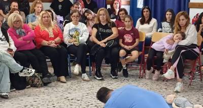 Ό&tau;&alpha;&nu; &eta; &gamma;&nu;ώ&sigma;&eta; &gamma;ί&nu;&epsilon;&tau;&alpha;&iota; &alpha;&sigma;&pi;ί&delta;&alpha; &zeta;&omega;ή&sigmaf; | &Pi;&omicron;&lambda;ί&tau;&epsilon;&sigmaf; &epsilon;&kappa;&pi;&alpha;&iota;&delta;&epsilon;ύ&tau;&eta;&kappa;&alpha;&nu; &sigma;&tau;&eta; &Sigma;&Alpha;&Epsilon;&Kappa; &Lambda;ή&mu;&nu;&omicron;&upsilon; &sigma;&tau;&iota;&sigmaf; &pi;&rho;ώ&tau;&epsilon;&sigmaf; &beta;&omicron;ή&theta;&epsilon;&iota;&epsilon;&sigmaf;