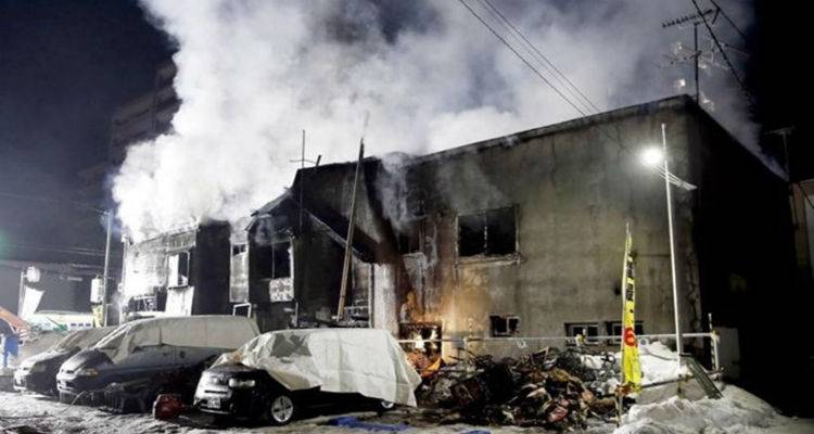 &Tau;&rho;&alpha;&gamma;&omega;&delta;ί&alpha; &sigma;&tau;&eta;&nu; &Iota;&alpha;&pi;&omega;&nu;ί&alpha;: 11 &nu;&epsilon;&kappa;&rho;&omicron;ί &alpha;&pi;ό &pi;&upsilon;&rho;&kappa;&alpha;&gamma;&iota;ά &sigma;&epsilon; &gamma;&eta;&rho;&omicron;&kappa;&omicron;&mu;&epsilon;ί&omicron;