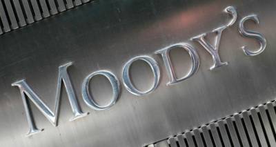 Moody&rsquo;s: &Theta;&alpha; &alpha;&nu;&alpha;&beta;&alpha;&theta;&mu;&iota;&sigma;&tau;&epsilon;ί &tau;&omicron; &alpha;&xi;&iota;ό&chi;&rho;&epsilon;&omicron; &tau;&eta;&sigmaf; &Epsilon;&lambda;&lambda;ά&delta;&alpha;&sigmaf; &alpha;&nu; &eta; &nu;έ&alpha; &kappa;&upsilon;&beta;έ&rho;&nu;&eta;&sigma;&eta; &upsilon;&lambda;&omicron;&pi;&omicron;&iota;ή&sigma;&epsilon;&iota; &tau;&iota;&sigmaf; &delta;&epsilon;&sigma;&mu;&epsilon;ύ&sigma;&epsilon;&iota;&sigmaf; &tau;&eta;&sigmaf;