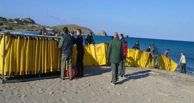 Ά&sigma;&kappa;&eta;&sigma;&eta; &alpha;&nu;&tau;&iota;&mu;&epsilon;&tau;ώ&pi;&iota;&sigma;&eta;&sigmaf; &theta;&alpha;&lambda;ά&sigma;&sigma;&iota;&alpha;&sigmaf; &rho;ύ&pi;&alpha;&nu;&sigma;&eta;&sigmaf; &sigma;&tau;&eta; &Lambda;ή&mu;&nu;&omicron; (photos)