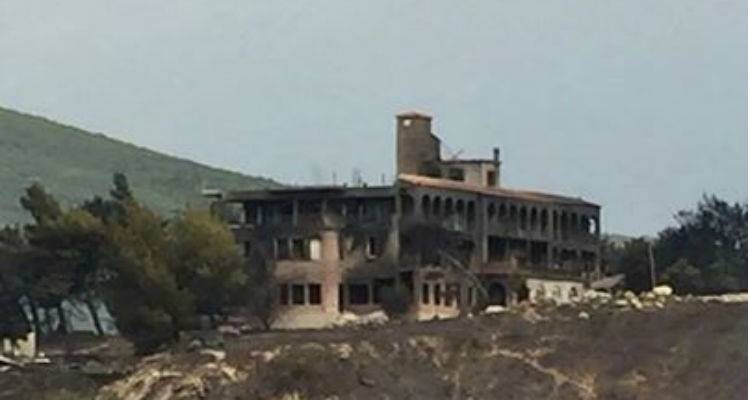 &Tau;&omicron; &Phi;&epsilon;&sigma;&tau;&iota;&beta;ά&lambda; &Gamma;&alpha;&sigma;&tau;&rho;&omicron;&nu;&omicron;&mu;ί&alpha;&sigmaf; &kappa;&alpha;&iota; &Omicron;ί&nu;&omicron;&upsilon; Lemnos Philema &sigma;&tau;&omicron; &laquo;&pi;&lambda;&epsilon;&upsilon;&rho;ό&raquo; &tau;&omicron;&upsilon; &Lambda;ύ&rho;&epsilon;&iota;&omicron;&upsilon; &Pi;&alpha;&iota;&delta;&iota;&kappa;&omicron;ύ &Iota;&delta;&rho;ύ&mu;&alpha;&tau;&omicron;&sigmaf;