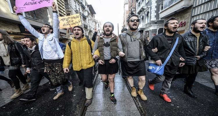&Tau;&omicron;ύ&rho;&kappa;&omicron;&iota; &mu;&epsilon; &mu;ί&nu;&iota; &delta;&iota;&alpha;&delta;&eta;&lambda;ώ&nu;&omicron;&upsilon;&nu; &kappa;&alpha;&tau;ά &tau;&eta;&sigmaf; &sigma;&epsilon;&xi;&omicron;&upsilon;&alpha;&lambda;&iota;&kappa;ή&sigmaf; &beta;ί&alpha;&sigmaf; .