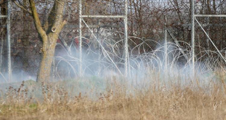 &Epsilon;&beta;&rho;&omicron;&sigmaf;: &Rho;ί&psi;&eta; &chi;&eta;&mu;&iota;&kappa;ώ&nu; &alpha;&pi;ό &tau;&eta;&nu; &tau;&omicron;&upsilon;&rho;&kappa;&iota;&kappa;ή &pi;&lambda;&epsilon;&upsilon;&rho;ά &sigma;&tau;&alpha; &sigma;ύ&nu;&omicron;&rho;&alpha;