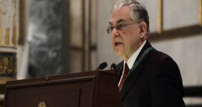 &Pi;&alpha;&pi;&alpha;&delta;ή&mu;&omicron;&sigmaf;: &Pi;&omicron;&lambda;&iota;&tau;&iota;&kappa;έ&sigmaf; &epsilon;&pi;&iota;&delta;&iota;ώ&xi;&epsilon;&iota;&sigmaf; &phi;&rho;έ&nu;&alpha;&rho;&alpha;&nu; &tau;&iota;&sigmaf; &mu;&epsilon;&tau;&alpha;&rho;&rho;&upsilon;&theta;&mu;ί&sigma;&epsilon;&iota;&sigmaf; &sigma;&tau;&eta;&nu; &Epsilon;&lambda;&lambda;ά&delta;&alpha;