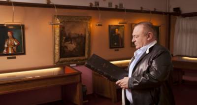 200 &pi;&alpha;&iota;&delta;&iota;ά &sigma;&tau;έ&lambda;&nu;&epsilon;&iota; &sigma;&tau;&eta; &Lambda;ή&mu;&nu;&omicron; &gamma;&iota;&alpha; &delta;&iota;&alpha;&kappa;&omicron;&pi;έ&sigmaf; &omicron; &Pi;&alpha;&nu;&tau;&epsilon;&lambda;ή&sigmaf; &Mu;&pi;&omicron;ύ&mu;&pi;&omicron;&upsilon;&rho;&alpha;&sigmaf;