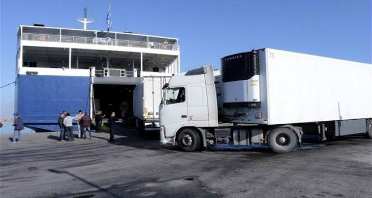 Αφήνουν εκτός πλοίου τα φορτηγά τροφοδοσίας της Λήμνου | Εκνευρισμός στους μεταφορείς του νησιού