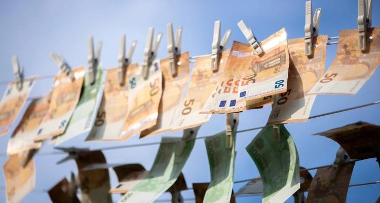 Η ΑΑΔΕ «κρέμασε στα μανταλάκια» τους μεγαλοοφειλέτες για χρέη πάνω από 150.000 ευρώ -Δείτε αναλυτικά τις λίστες