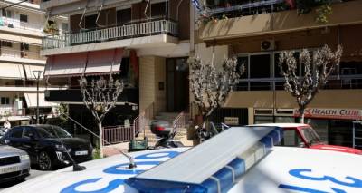 &Theta;&rho;ί&lambda;&epsilon;&rho; &sigma;&tau;&omicron;&upsilon; &Zeta;&omega;&gamma;&rho;ά&phi;&omicron;&upsilon;: &Alpha;&sigma;&phi;&upsilon;&kappa;&tau;&iota;&kappa;ό &theta;ά&nu;&alpha;&tau;&omicron; &epsilon;&kappa;&tau;&iota;&mu;ά &omicron; &iota;&alpha;&tau;&rho;&omicron;&delta;&iota;&kappa;&alpha;&sigma;&tau;ή&sigmaf; ό&tau;&iota; &epsilon;ί&chi;&alpha;&nu; &mu;ά&nu;&alpha; &kappa;&alpha;&iota; &kappa;ό&rho;&eta; | &Tau;&iota; έ&delta;&epsilon;&iota;&xi;&epsilon; &eta; &nu;&epsilon;&kappa;&rho;&omicron;&psi;ί&alpha;, &pi;&rho;&omicron;&phi;&upsilon;&lambda;&alpha;&kappa;ί&sigma;&tau;&eta;&kappa;&epsilon; &omicron; &gamma;&iota;&omicron;&sigmaf;