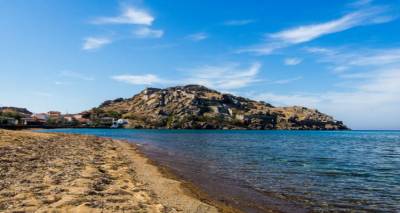 &Lambda;ή&mu;&nu;&omicron;&sigmaf;: &Alpha;&nu;&epsilon;&xi;&epsilon;&rho;&epsilon;&upsilon;ή&nu;&eta;&tau;&eta; &kappa;&alpha;&iota; &pi;&alpha;&rho;&theta;έ&nu;&alpha; &omicron;&mu;&omicron;&rho;&phi;&iota;ά