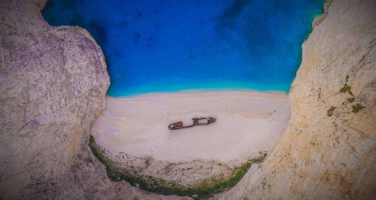 &Zeta;ά&kappa;&upsilon;&nu;&theta;&omicron;&sigmaf;: &Mu;&iota;&alpha; selfie &laquo;&sigma;&kappa;ό&tau;&omega;&sigma;&epsilon;&raquo; &tau;&eta;&nu; 22&chi;&rho;&omicron;&nu;&eta; &sigma;&tau;&omicron; &Nu;&alpha;&upsilon;ά&gamma;&iota;&omicron;