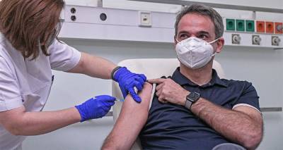 &Epsilon;&mu;&beta;&omicron;&lambda;&iota;ά&sigma;&tau;&eta;&kappa;&epsilon; &omicron; &Kappa;&upsilon;&rho;&iota;ά&kappa;&omicron;&sigmaf; &Mu;&eta;&tau;&sigma;&omicron;&tau;ά&kappa;&eta;&sigmaf;: &laquo;&Chi;&alpha;&mu;&omicron;&gamma;&epsilon;&lambda;ά&mu;&epsilon; &kappa;ά&tau;&omega; &alpha;&pi;ό &tau;&iota;&sigmaf; &mu;ά&sigma;&kappa;&epsilon;&sigmaf; &mu;&alpha;&sigmaf;&raquo;