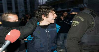 &Nu;. &Rho;&omega;&mu;&alpha;&nu;ό&sigmaf;: &Epsilon;&kappa;&sigma;&tau;&rho;&alpha;&tau;&epsilon;ί&alpha; "&Mu;&alpha;ύ&rho;&omicron;&sigmaf; &Delta;&epsilon;&kappa;έ&mu;&beta;&rho;&eta;&sigmaf;"