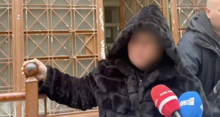 &Nu;έ&epsilon;&sigmaf; &mu;&alpha;&rho;&tau;&upsilon;&rho;ί&epsilon;&sigmaf; &gamma;&iota;&alpha; &tau;&eta; &delta;&iota;&epsilon;&upsilon;&theta;ύ&nu;&tau;&rho;&iota;&alpha; &sigma;&tau;&iota;&sigmaf; &Sigma;έ&rho;&rho;&epsilon;&sigmaf;: &laquo;&Gamma;&upsilon;&rho;&nu;&omicron;ύ&sigma;&epsilon; &sigma;&tau;&omicron;&upsilon;&sigmaf; &delta;&iota;&alpha;&delta;&rho;ό&mu;&omicron;&upsilon;&sigmaf; &kappa;&alpha;&iota; έ&kappa;&alpha;&nu;&epsilon; &tau;&omicron;&nu; &Iota;&nu;&delta;&iota;ά&nu;&omicron;, έ&delta;&omega;&sigma;&epsilon; &mu;&pi;&omicron;&upsilon;&nu;&iota;ά &sigma;&epsilon; &sigma;&upsilon;&nu;ά&delta;&epsilon;&lambda;&phi;&omicron;&raquo;