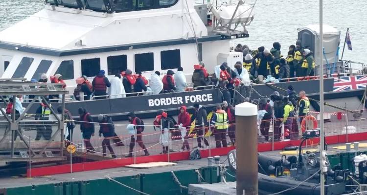 Βρετανία: Αντιδρούν τα ΗΕ στο νομοσχέδιο για την απέλαση των παράνομων μεταναστών