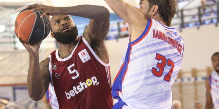 Έβανς: «Αποφασιστικά και συγκεντρωμένα για την πρόκριση»