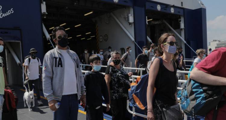 Κορωνοϊός: «Καμπανάκι» για την έκρηξη των κρουσμάτων | Πέφτει ο μέσος όρος των νοσούντων