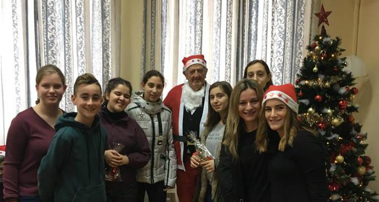 &Chi;&rho;&iota;&sigma;&tau;&omicron;&upsilon;&gamma;&epsilon;&nu;&nu;&iota;ά&tau;&iota;&kappa;&eta; &gamma;&iota;&omicron;&rho;&tau;ή &Kappa;&Eta;&Phi;&Eta; &Lambda;ή&mu;&nu;&omicron;&upsilon;: &Omega;&phi;&epsilon;&lambda;&omicron;ύ&mu;&epsilon;&nu;&omicron;&sigmaf; &nu;&tau;ύ&theta;&eta;&kappa;&epsilon; &Alpha;ϊ-&Beta;&alpha;&sigma;ί&lambda;&eta;&sigmaf; &kappa;&alpha;&iota; &mu;&omicron;ί&rho;&alpha;&sigma;&epsilon; &delta;ώ&rho;&alpha;! (photos)