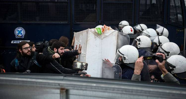 &Pi;&lambda;&epsilon;&iota;&sigma;&tau;&eta;&rho;&iota;&alpha;&sigma;&mu;&omicron;ύ&sigmaf; &pi;ά&sigma;&eta; &theta;&upsilon;&sigma;ί&alpha; &theta;έ&lambda;&epsilon;&iota; &eta; &kappa;&upsilon;&beta;έ&rho;&nu;&eta;&sigma;&eta;: &Alpha;&upsilon;&tau;&epsilon;&pi;ά&gamma;&gamma;&epsilon;&lambda;&tau;&eta; &eta; &delta;ί&omega;&xi;&eta; ό&sigma;&omega;&nu; &epsilon;&mu;&pi;&omicron;&delta;ί&zeta;&omicron;&upsilon;&nu; ή &alpha;&pi;&epsilon;&iota;&lambda;&omicron;ύ&nu;