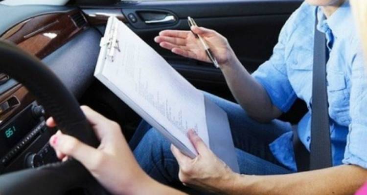 Οι άδειες οδήγησης στο επίκεντρο της συνάντησης Ξενάκη - Μπουλμέτη