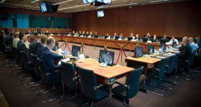 Handelsblatt: &Tau;&omicron; Eurogroup &delta;&epsilon;&nu; &theta;&alpha; &delta;ώ&sigma;&epsilon;&iota; &tau;&alpha; 2,8 &delta;&iota;&sigma;. &epsilon;&upsilon;&rho;ώ &tau;&omicron;&nu; &Sigma;&epsilon;&pi;&tau;έ&mu;&beta;&rho;&iota;&omicron; &sigma;&tau;&eta;&nu; &Epsilon;&lambda;&lambda;ά&delta;&alpha;