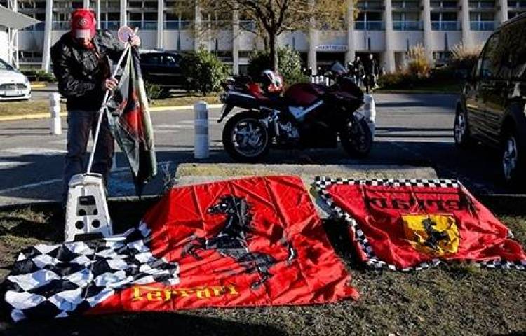 &laquo;&Mu;&iota;&kappa;&rho;ά, &alpha;&lambda;&lambda;ά &epsilon;&nu;&theta;&alpha;&rho;&rho;&upsilon;&nu;&tau;&iota;&kappa;ά &sigma;&eta;&mu;ά&delta;&iota;&alpha;&raquo; &alpha;&pi;ό &tau;&omicron;&nu; &Sigma;&omicron;&upsilon;&mu;ά&chi;&epsilon;&rho;