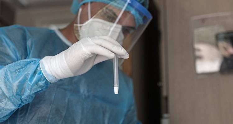 &Kappa;&omicron;&rho;&omega;&nu;&omicron;ϊό&sigmaf;: &Sigma;&tau;&alpha; 1.251 &tau;&alpha; &nu;έ&alpha; &kappa;&rho;&omicron;ύ&sigma;&mu;&alpha;&tau;&alpha; - 600 &delta;&iota;&alpha;&sigma;&omega;&lambda;&eta;&nu;&omega;&mu;έ&nu;&omicron;&iota;, 89 &nu;&epsilon;&kappa;&rho;&omicron;ί