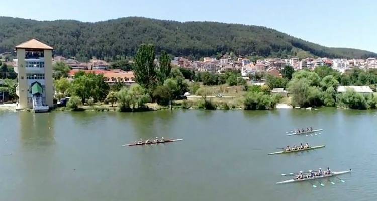&Pi;&alpha;&nu;&epsilon;&lambda;&lambda;ή&nu;&iota;&omicron; &Pi;&rho;&omega;&tau;ά&theta;&lambda;&eta;&mu;&alpha; &Pi;&alpha;ί&delta;&omega;&nu; &ndash; &Kappa;&omicron;&rho;&alpha;&sigma;ί&delta;&omega;&nu;: &Pi;έ&rho;&alpha;&sigma;&alpha;&nu; &sigma;&tau;&omicron;&nu; &tau;&epsilon;&lambda;&iota;&kappa;ό &omicron;&iota; &alpha;&theta;&lambda;&eta;&tau;έ&sigmaf; &tau;&omicron;&upsilon; &Nu;&alpha;&upsilon;&tau;&iota;&kappa;&omicron;ύ &Omicron;&mu;ί&lambda;&omicron;&upsilon; &Lambda;ή&mu;&nu;&omicron;&upsilon;