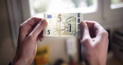 &Omicron; Έ&lambda;&lambda;&eta;&nu;&alpha;&sigmaf; &kappa;&alpha;&lambda;&lambda;&iota;&tau;έ&chi;&nu;&eta;&sigmaf; &pi;&omicron;&upsilon; &zeta;&omega;&gamma;&rho;&alpha;&phi;ί&zeta;&epsilon;&iota; &sigma;&tau;&alpha; &epsilon;&upsilon;&rho;ώ &tau;&omicron;&nu; &pi;ό&nu;&omicron; &tau;&eta;&sigmaf; &chi;ώ&rho;&alpha;&sigmaf; (photos)