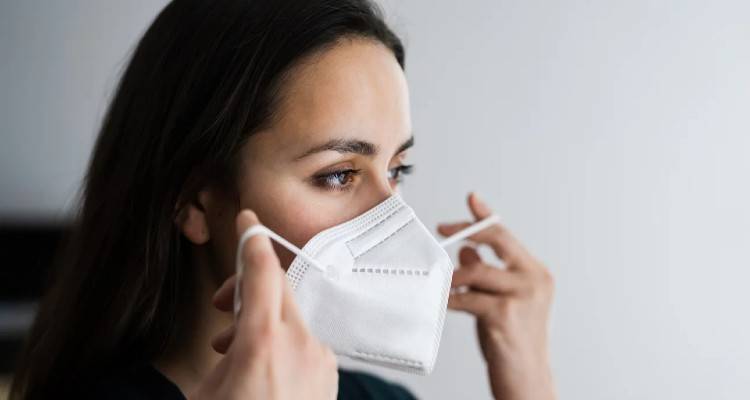 &Mu;ά&sigma;&kappa;&epsilon;&sigmaf;: &Pi;ό&sigma;&epsilon;&sigmaf; &phi;&omicron;&rho;έ&sigmaf; &mu;&pi;&omicron;&rho;&omicron;ύ&mu;&epsilon; &nu;&alpha; &phi;&omicron;&rho;έ&sigma;&omicron;&upsilon;&mu;&epsilon; &mu;&iota;&alpha; KN95 | &Pi;ό&tau;&epsilon; &pi;&rho;έ&pi;&epsilon;&iota; &nu;&alpha; &tau;&eta;&nu; &pi;&epsilon;&tau;ά&mu;&epsilon;