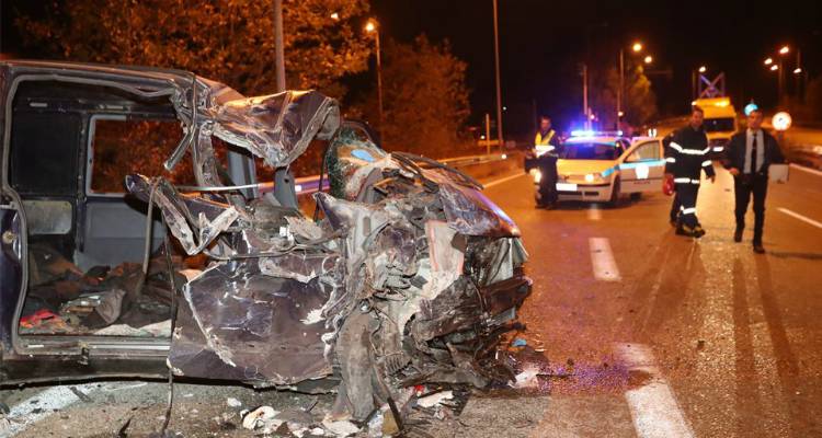 &Tau;&rho;&alpha;&gamma;&omega;&delta;ί&alpha; &sigma;&tau;&eta;&nu; &Alpha;&sigma;&pi;&rho;&omicron;&beta;ά&lambda;&tau;&alpha;: &Nu;&epsilon;&kappa;&rho;ό 4&chi;&rho;&omicron;&nu;&omicron; &pi;&alpha;&iota;&delta;ί &mu;&epsilon;&tau;ά &tau;&eta; &sigma;ύ&gamma;&kappa;&rho;&omicron;&upsilon;&sigma;&eta; &nu;&tau;&alpha;&lambda;ί&kappa;&alpha;&sigmaf; &mu;&epsilon; &beta;&alpha;&nu; &pi;&omicron;&upsilon; &mu;&epsilon;&tau;έ&phi;&epsilon;&rho;&epsilon; &mu;&epsilon;&tau;&alpha;&nu;ά&sigma;&tau;&epsilon;&sigmaf;
