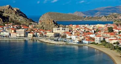 &Eta; &epsilon;&pi;ό&mu;&epsilon;&nu;&eta; &mu;έ&rho;&alpha;: Ά&delta;&epsilon;&iota;&epsilon;&sigmaf; &gamma;&iota;&alpha; &tau;&omicron;&upsilon;&rho;&iota;&sigma;&tau;&iota;&kappa;έ&sigmaf; &kappa;&alpha;&tau;&omicron;&iota;&kappa;ί&epsilon;&sigmaf; &kappa;&alpha;&iota; &delta;&omega;&mu;ά&tau;&iota;&alpha; &sigma;&epsilon; &Lambda;ή&mu;&nu;&omicron;, &Kappa;&rho;ή&tau;&eta;, &Lambda;έ&sigma;&beta;&omicron;, &Sigma;ί&kappa;&iota;&nu;&omicron; &kappa;&alpha;&iota; &Iota;&kappa;&alpha;&rho;ί&alpha;