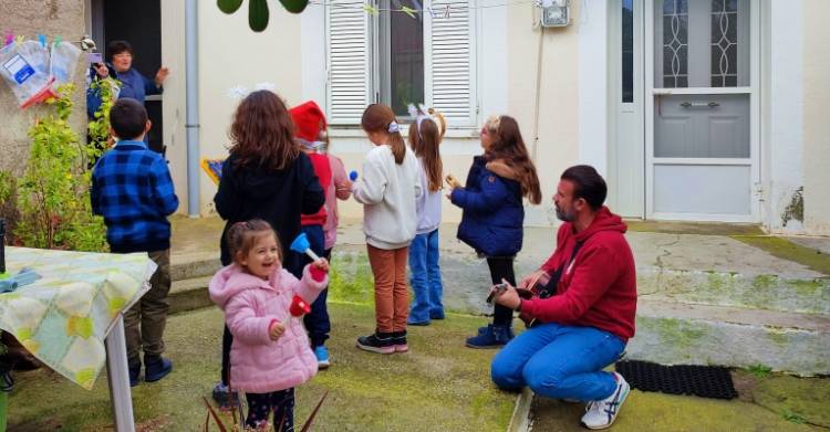 &Mu;&omicron;&upsilon;&sigma;&iota;&kappa;ό &Epsilon;&rho;&gamma;&alpha;&sigma;&tau;ή&rho;&iota; &Lambda;ή&mu;&nu;&omicron;&upsilon;: &Kappa;ά&lambda;&alpha;&nu;&tau;&alpha; &sigma;&tau;&iota;&sigmaf; &gamma;&epsilon;&iota;&tau;&omicron;&nu;&iota;έ&sigmaf; &tau;&eta;&sigmaf; &Alpha;&nu;&alpha;&tau;&omicron;&lambda;&iota;&kappa;ή&sigmaf; &Lambda;ή&mu;&nu;&omicron;&upsilon;, &Pi;&alpha;&rho;&alpha;&mu;&omicron;&nu;ή &Chi;&rho;&iota;&sigma;&tau;&omicron;&upsilon;&gamma;έ&nu;&nu;&omega;&nu;.