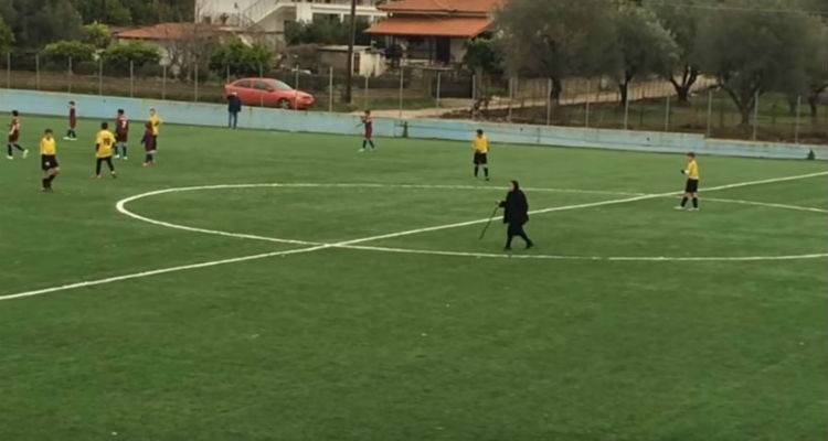 &Gamma;&iota;&alpha;&gamma;&iota;ά &laquo;&epsilon;&iota;&sigma;έ&beta;&alpha;&lambda;&epsilon;&raquo; &sigma;&epsilon; &gamma;ή&pi;&epsilon;&delta;&omicron; &kappa;&alpha;&iota; &delta;&iota;έ&kappa;&omicron;&psi;&epsilon; &alpha;&gamma;ώ&nu;&alpha; &pi;&omicron;&delta;&omicron;&sigma;&phi;&alpha;ί&rho;&omicron;&upsilon; (video)