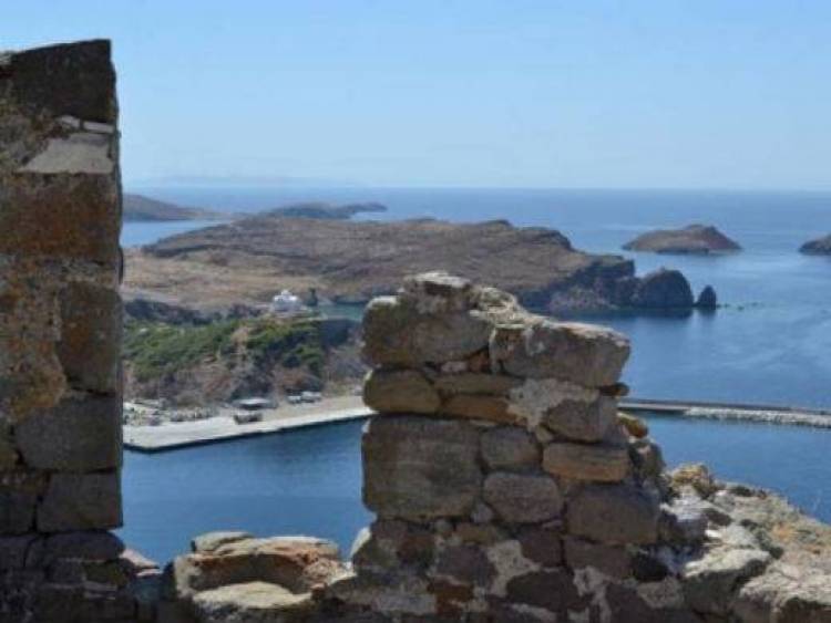 &Delta;ώ&rho;&omicron; 3 &tau;&alpha;&xi;ί&delta;&iota;&alpha; 4ή&mu;&epsilon;&rho;&eta;&sigmaf; &delta;&iota;&alpha;&mu;&omicron;&nu;ή&sigmaf; &sigma;&tau;&eta; &Lambda;ή&mu;&nu;&omicron; &alpha;&pi;ό &tau;&eta;&lambda;&epsilon;&omicron;&pi;&tau;&iota;&kappa;ή &epsilon;&kappa;&pi;&omicron;&mu;&pi;ή (photo)