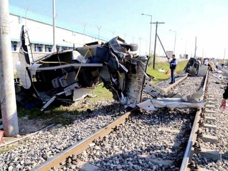 &Sigma;ύ&gamma;&kappa;&rho;&omicron;&upsilon;&sigma;&eta; &tau;&rho;έ&nu;&omicron;&upsilon; &mu;&epsilon; &phi;&omicron;&rho;&tau;&eta;&gamma;ό &sigma;&tau;&eta; &nu;ό&tau;&iota;&alpha; &Tau;&omicron;&upsilon;&rho;&kappa;ί&alpha;, &epsilon;&nu;&nu;έ&alpha; &nu;&epsilon;&kappa;&rho;&omicron;ί