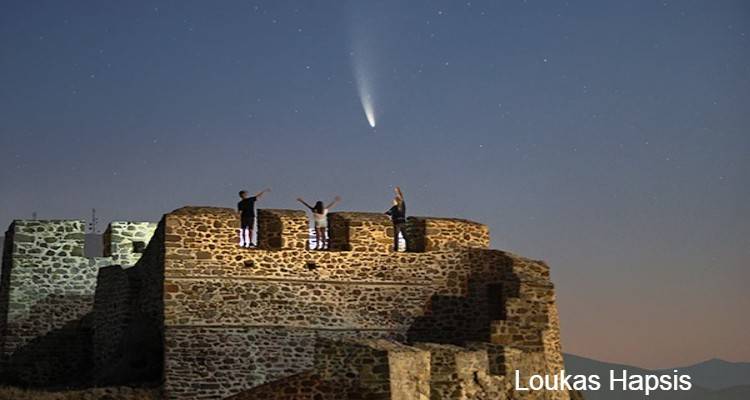 Μαγεύει η εικόνα του κομήτη Neowise πάνω από τη Μύρινα